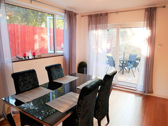 4 Bedroom Flat To Rent In Heston Road, Hounslow, TW5