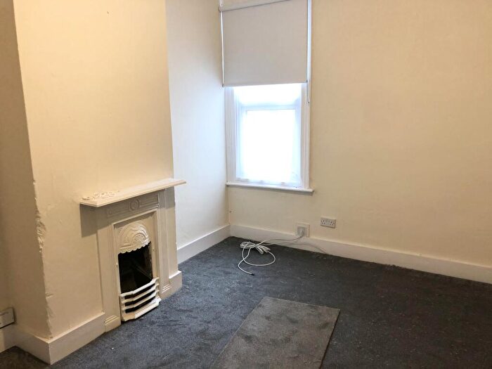 1 Bedroom Flat To Rent In Mildmay Road, RM7