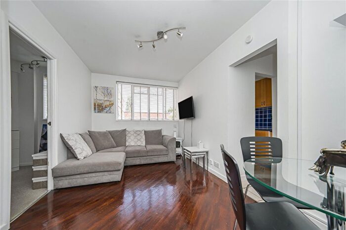 1 Bedroom Flat To Rent In Harwood Court, Putney, SW15