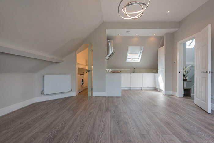 2 Bedroom Flat For Sale In Teignmouth Road, Willesden Green, NW2