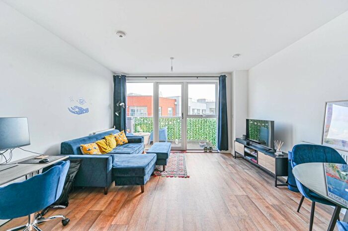1 Bedroom Flat To Rent In Hartland House, Brixton, London, SW9