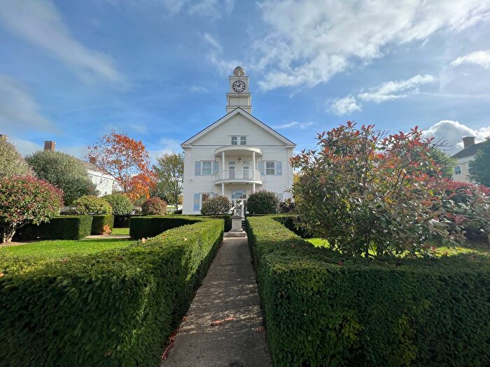 2 Bedroom Flat To Rent In Beaumont Drive, Worcester Park, KT4