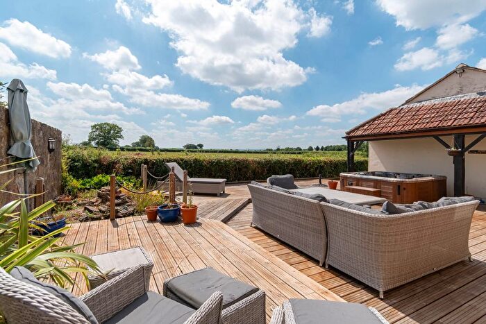 6 Bedroom Detached House For Sale In Sandridge Common, Melksham, SN12