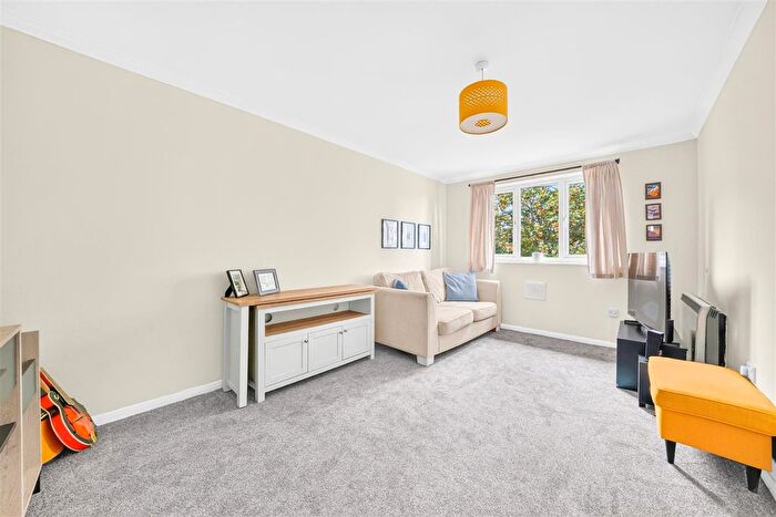 1 Bedroom Flat For Sale In High Road, Romford, RM6