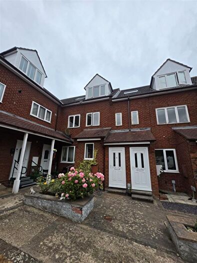 2 Bedroom Flat To Rent In Mascotte Gardens, Hornsea, HU18