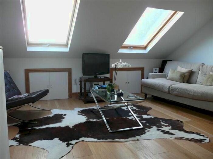 2 Bedroom Flat To Rent In Queenstown Road, Battersea, London, SW8