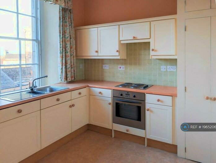 2 Bedroom Flat To Rent In Gloucester Place, Edinburgh, EH3