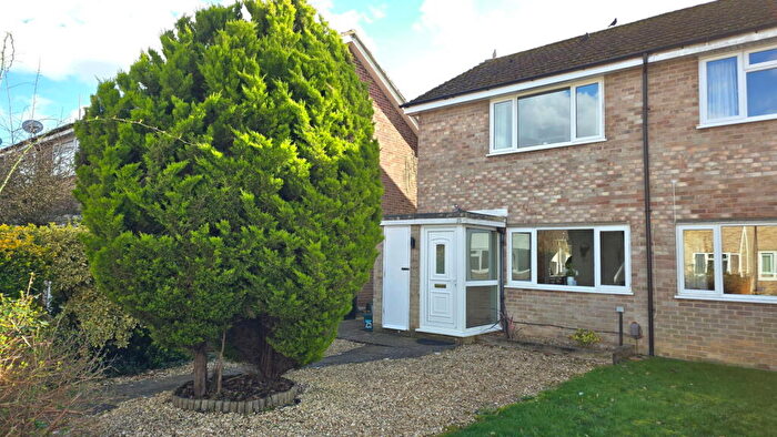 2 Bedroom End Of Terrace House For Sale In Bedford Close, Newbury, RG14