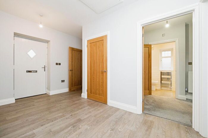 2 Bedroom Bungalow For Sale In Goodrington Mews, Hornchurch, RM11