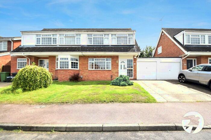 3 Bedroom Semi-Detached House To Rent In Waylands, Swanley, BR8