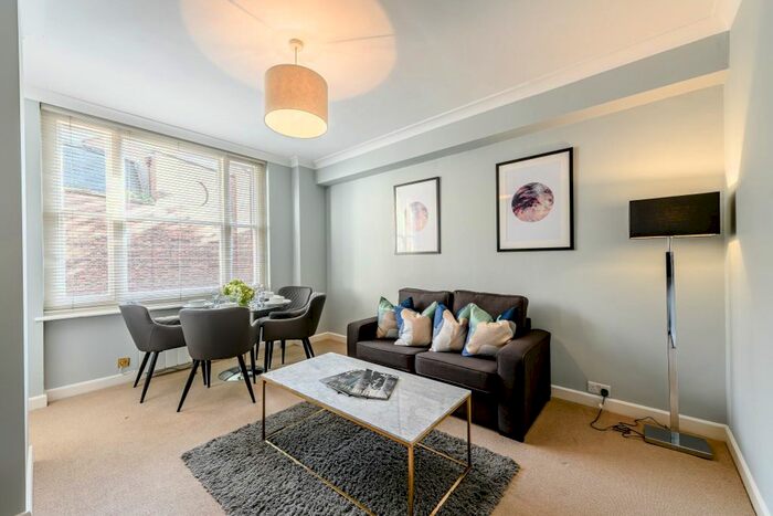 1 Bedroom Flat To Rent In Hill Street, London, W1J