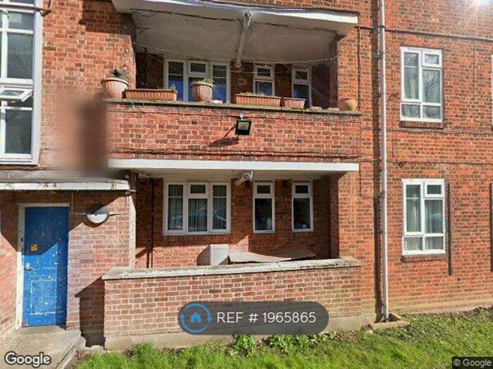 3 Bedroom Flat To Rent In High Road, London, N12