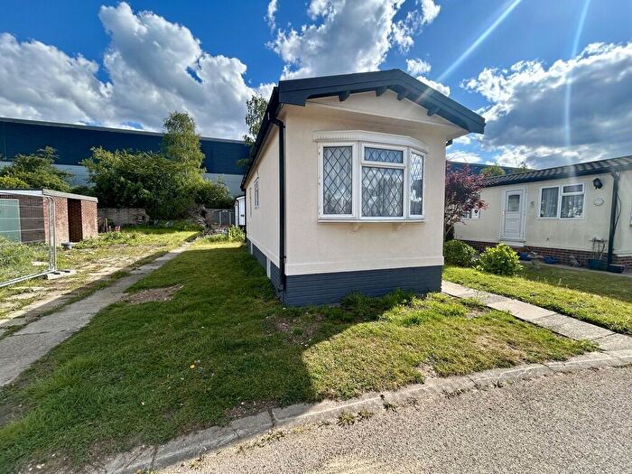 1 Bedroom Park Home For Sale In Longcroft Drive, Waltham Cross, EN8