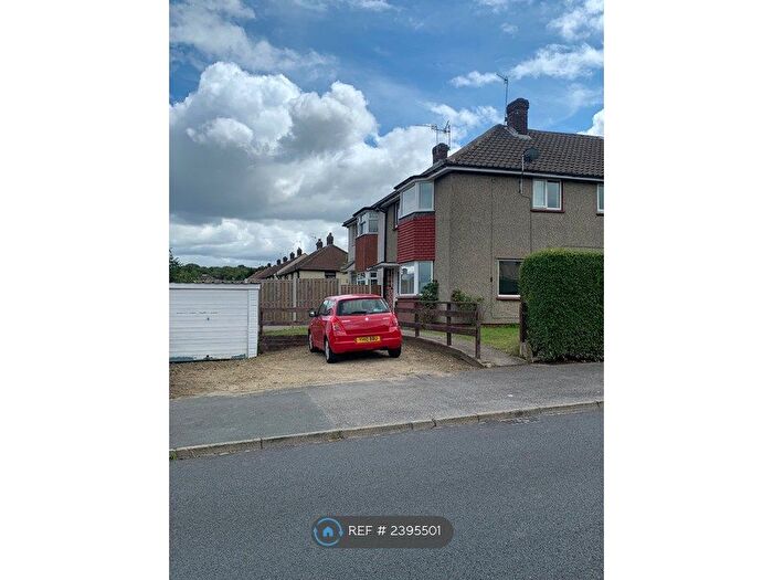 4 Bedroom Semi-Detached House To Rent In Parkway, Bradford, BD5