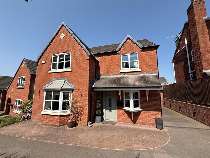 4 Bedroom Detached House For Sale In Oak Close, Castle Gresley, Swadlincote, DE11