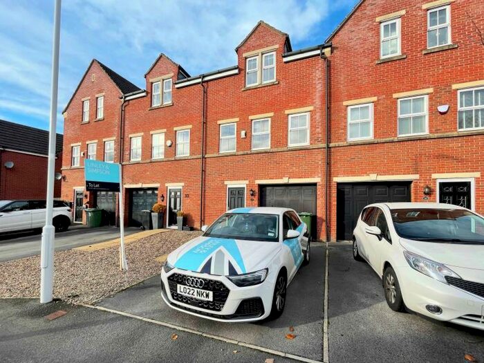 3 Bedroom Town House To Rent In Woodlea Lane, Meanwood, Leeds, LS6