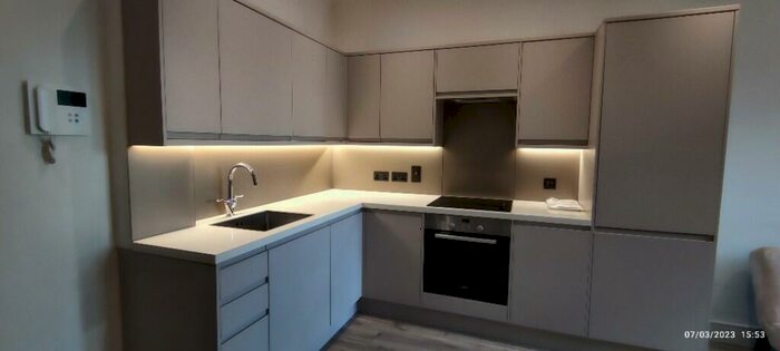 1 Bedroom Flat To Rent In Nixey Close, Slough, Berkshire, SL1