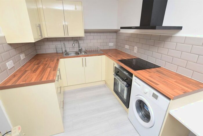 Studio To Rent In Matthews Close, Harold Wood, Romford, Essex, RM3