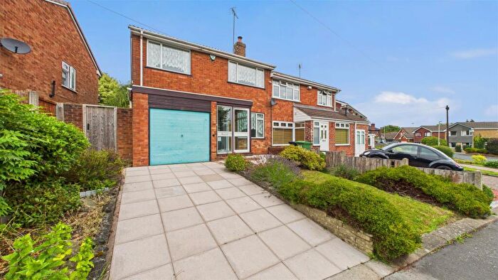 3 Bedroom Semi-Detached House For Sale In Broadway Avenue, Halesowen, B63