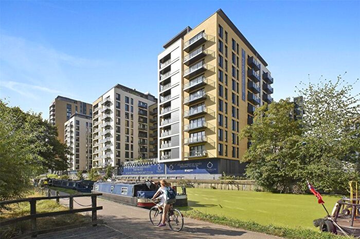 3 Bedroom Flat To Rent In Titanium Point, Palmers Road, Bethnal Green, London, E2