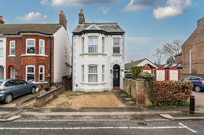 4 Bedroom Detached House For Sale In Kirby Road, Dunstable, Bedfordshire, LU6