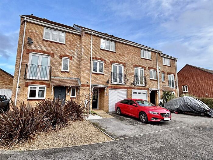 4 Bedroom Town House For Sale In Benjamin Road, Hamworthy, BH15