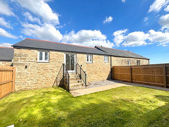 2 Bedroom Barn Conversion For Sale In Trelill Court, Trewennack, TR13