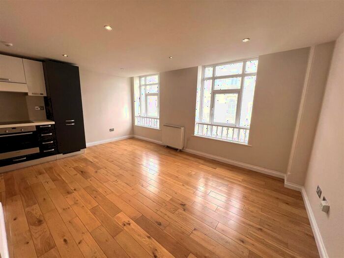 1 Bedroom Flat To Rent In Hill House, Western Road, Hove, BN3
