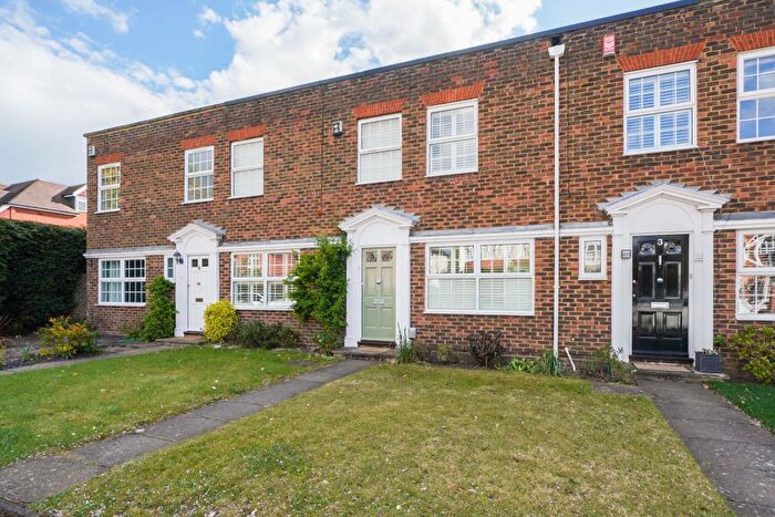 3 Bedroom Terraced House To Rent In Hanover Walk, Weybridge, Surrey, KT13