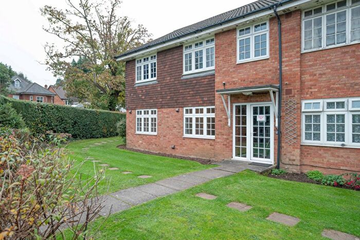 2 Bedroom Flat To Rent In Epsom Road, Leatherhead, KT22