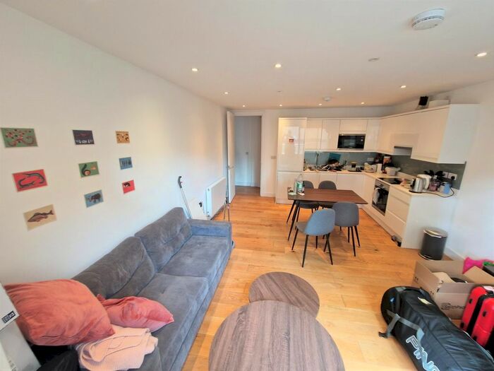2 Bedroom Flat To Rent In Peerless Street, London, EC1V