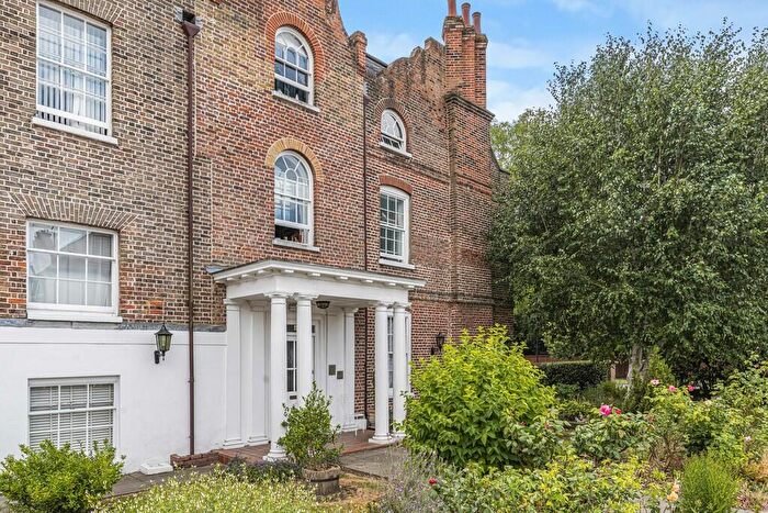 1 Bedroom Flat For Sale In Southend House, Eltham, SE9