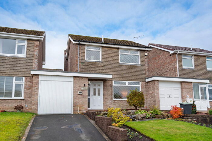 3 Bedroom Detached House For Sale In Pennine Road, Glossop, SK13