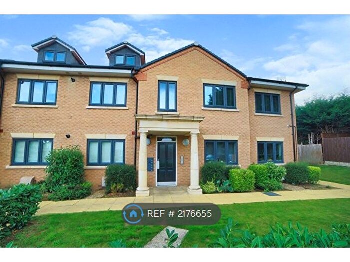 2 Bedroom Flat To Rent In Royal Navy Court, Luton, LU2