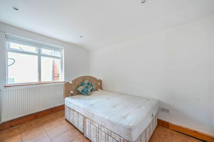 1 Bedroom Flat To Rent In Horn Lane, North Acton, London, W3