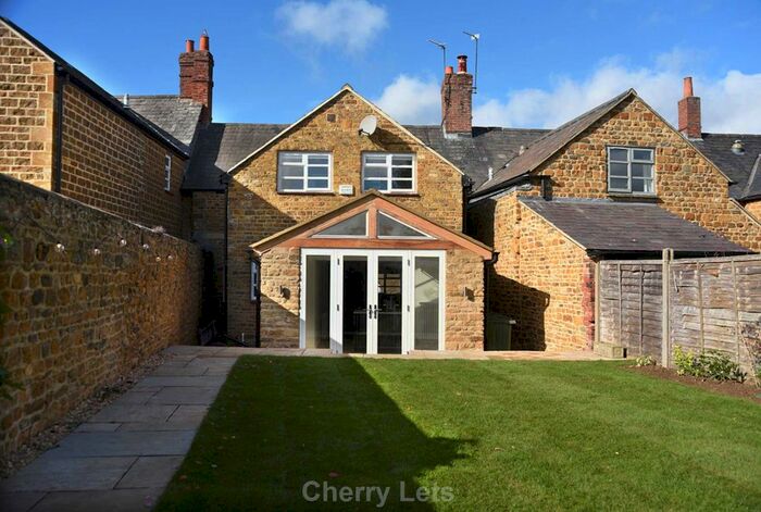 3 Bedroom Cottage To Rent In St Thomas Street, Deddington, OX15
