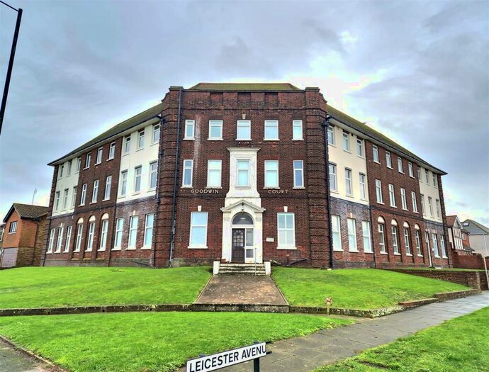 2 Bedroom Flat To Rent In Leicester Avenue, Cliftonville, Margate, CT9