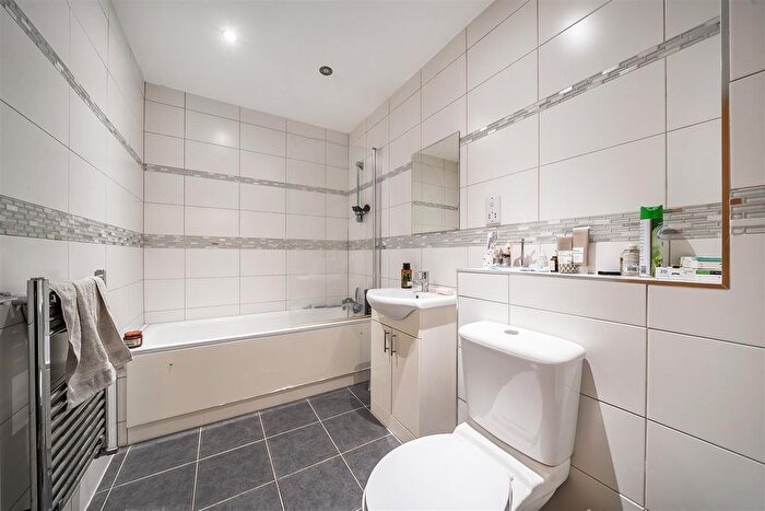 1 Bedroom Flat For Sale In Crimson Court, Uxbridge Road, Hillingdon, UB10
