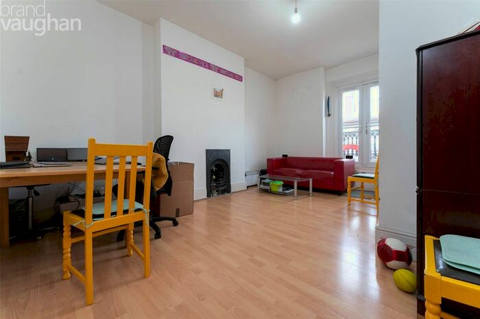 2 Bedroom Flat To Rent In Upper Rock Gardens, Brighton, East Sussex, BN2