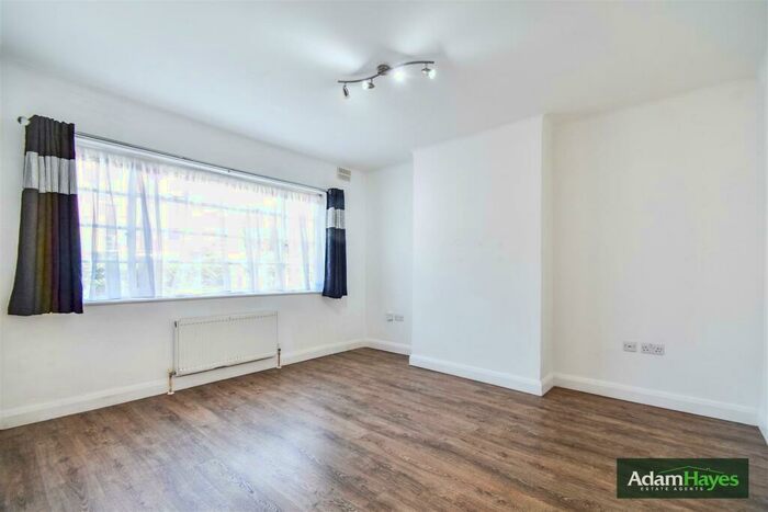 2 Bedroom Maisonette To Rent In Denison Close, Hampstead Garden Suburb, N2