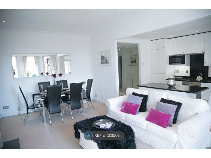 3 Bedroom Flat To Rent In Petersham Road, Richmond, TW10