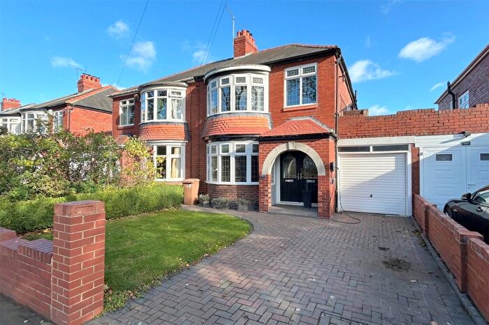 3 Bedroom Semi Detached House For Sale In The Broadway, Cullercoats, NE30