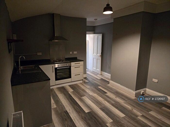 2 Bedroom Flat To Rent In Savile Park Road, Halifax, HX1