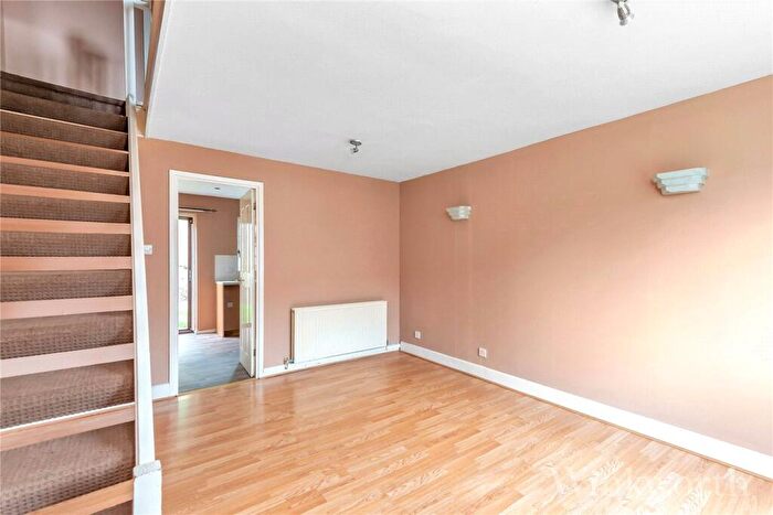 2 Bedroom House To Rent In Tarragon Close, London, SE14