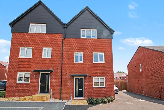 3 Bedroom Semi-Detached House To Rent In , Brome Close, Northampton, NN7