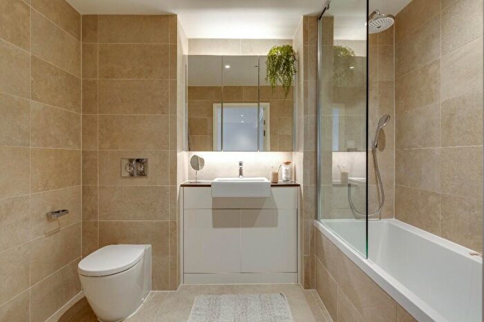 1 Bedroom Flat To Rent In Three Colts Lane, London, E2