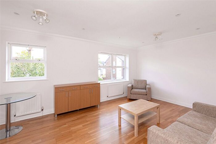 2 Bedroom Flat To Rent In Cavendish Place, Abbeville Village, SW4