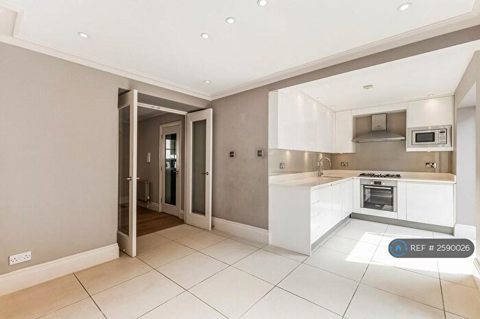 3 Bedroom Semi-Detached House To Rent In Hollywood Road, London, SW10
