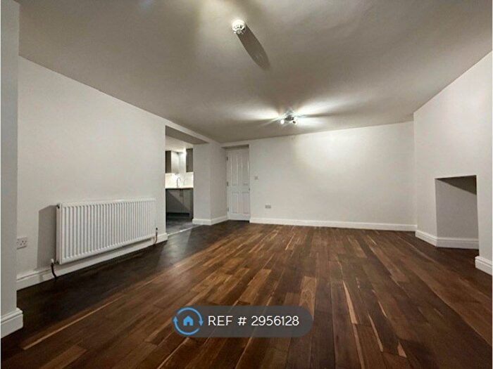 2 Bedroom Flat To Rent In Bay View Road, Colwyn Bay, LL29