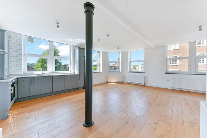 Studio To Rent In Goswell Road, London, EC1V